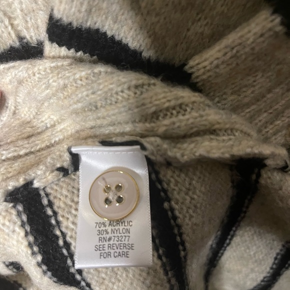 NWT Croft & Barrow 2X cable split button neck sweater. Tan/black. - Picture 6 of 6